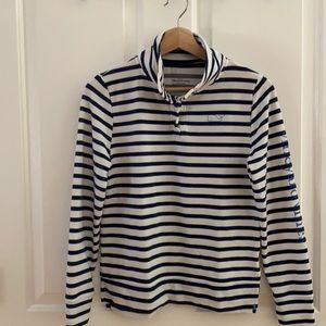 Girls Vineyard Vines pull over